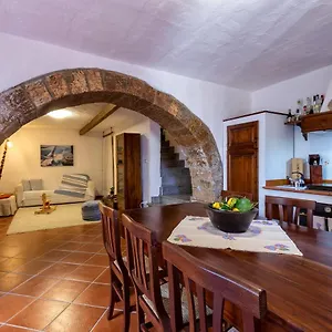  Apartment Esclusiva Dimora Storica: Medieval Heart Retreat